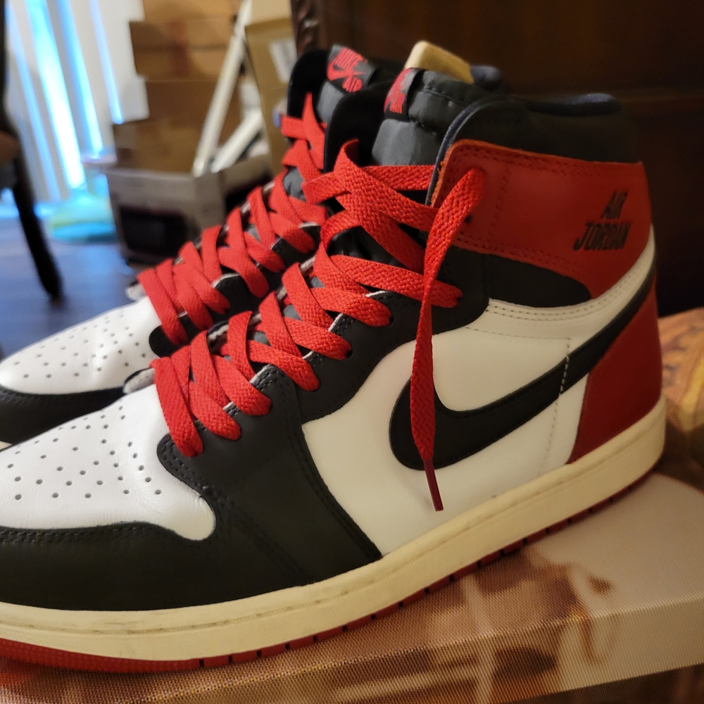 Nike Air Jordan 1 Retro High OG Sneakers - Picture 3 of 5